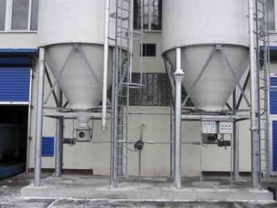 Silo Autrags- und Dosiergerät DDS 400 mit Schneckenförderer im 90°-Winkel