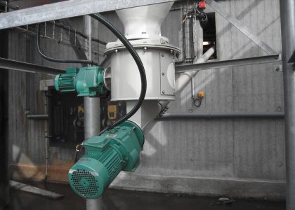 Silo Austrags- und Dosiergerät DDS 400 für Branntkalk mit geneigter Dosierschnecke