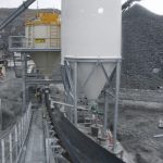 Mechanisches Silo Austrags- und Dosiergerät DDS 400 für Branntkalk auf Steinbruch mit geneigter Dosierschnecke