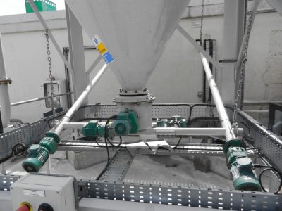 Silo Austrags- und Dosiergerät DDS 400 für Kreide; Calciumcarbonat mit Doppeldosierer und 2 geneigten Förderschnecken