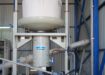 Big-Bag-Entleer-und-Dosier-Station-mit-genigter-Dosierschnecke